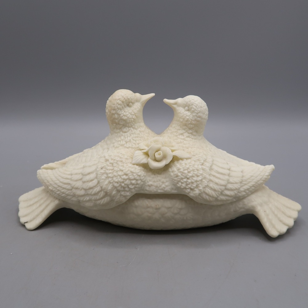 Porcelain Pair Of Doves Trinket Box Ivory Prayers Of Love Wedding